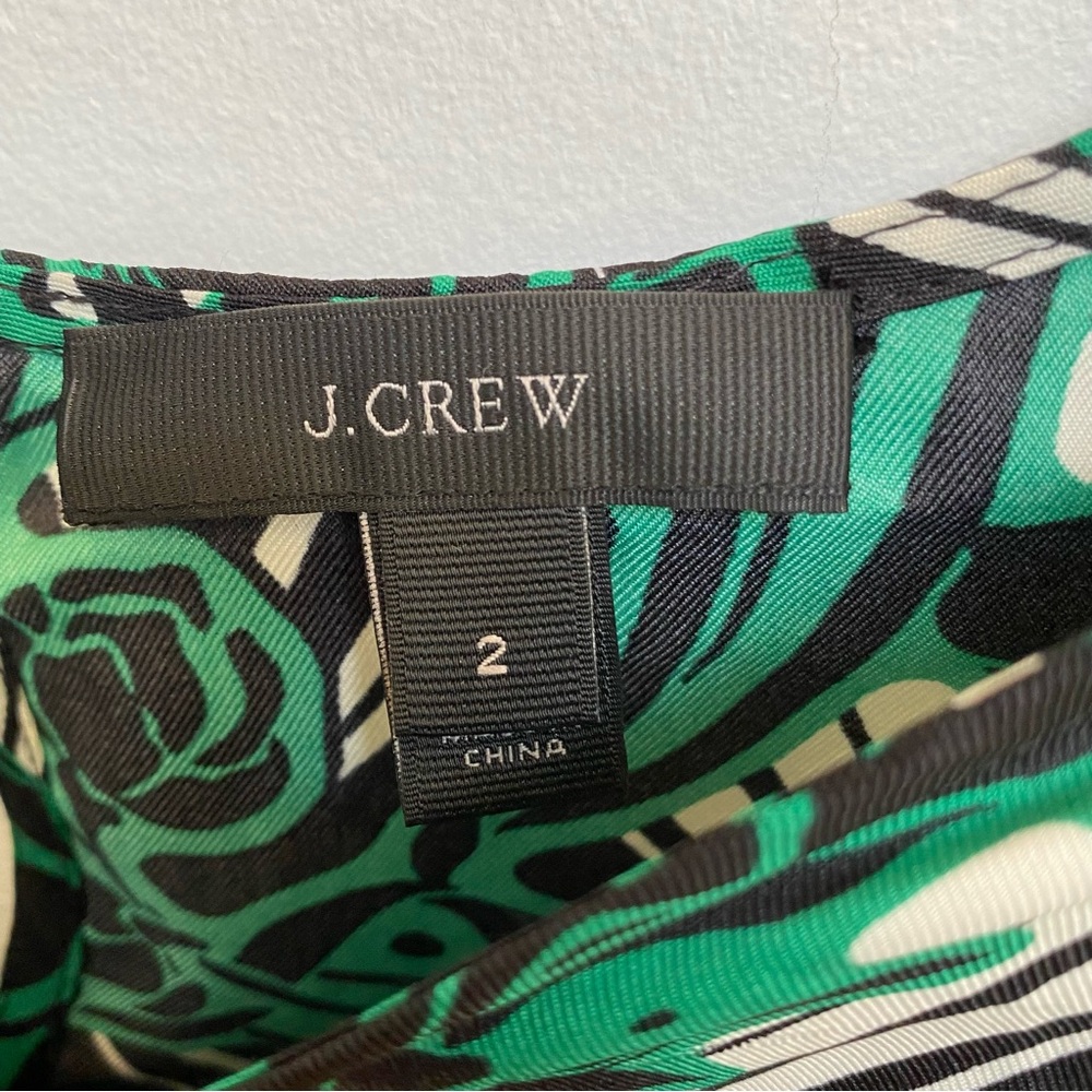 J Crew Faux Silk Green & Black Floral‎ Top - Picture 3 of 6